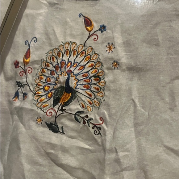 Elegant White Embroidered Blouse - Picture 6 of 7